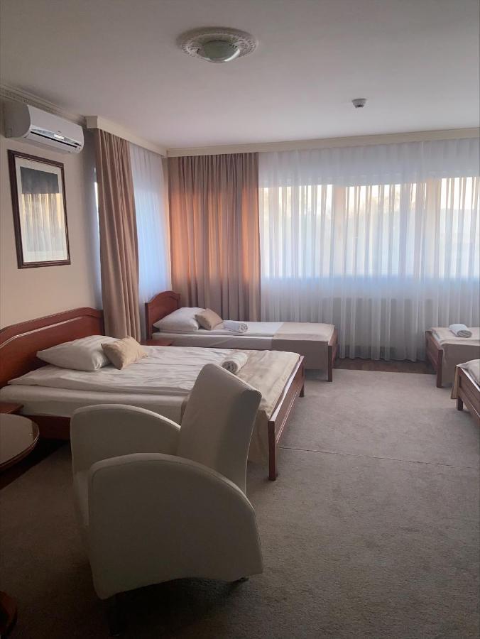 Hotel New Milenium Lukavac Екстериор снимка
