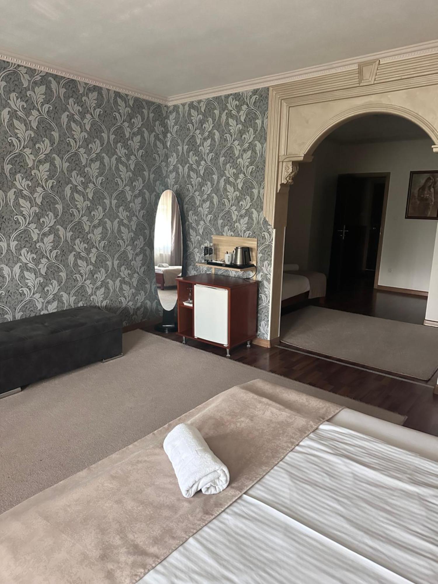 Hotel New Milenium Lukavac Екстериор снимка