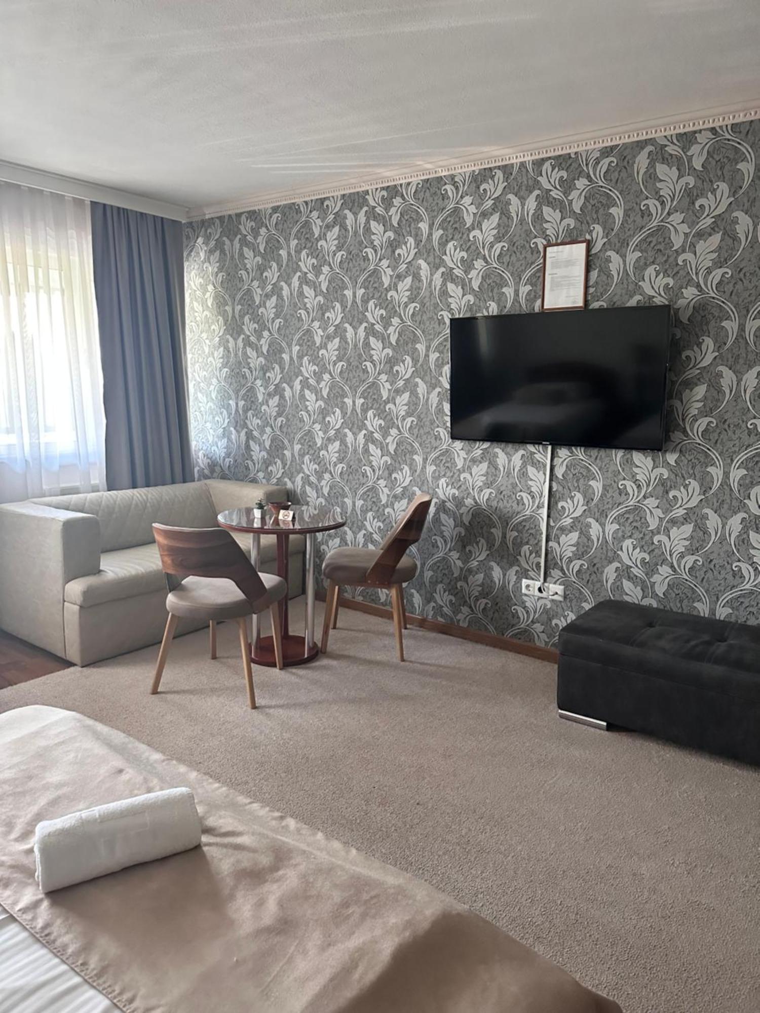 Hotel New Milenium Lukavac Екстериор снимка